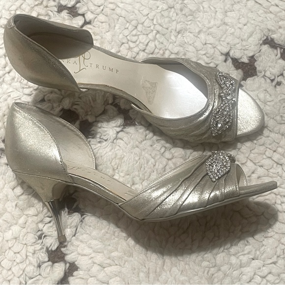Ivanka Trump Nanci Silver Suede Heels  Size 10 - Picture 7 of 11